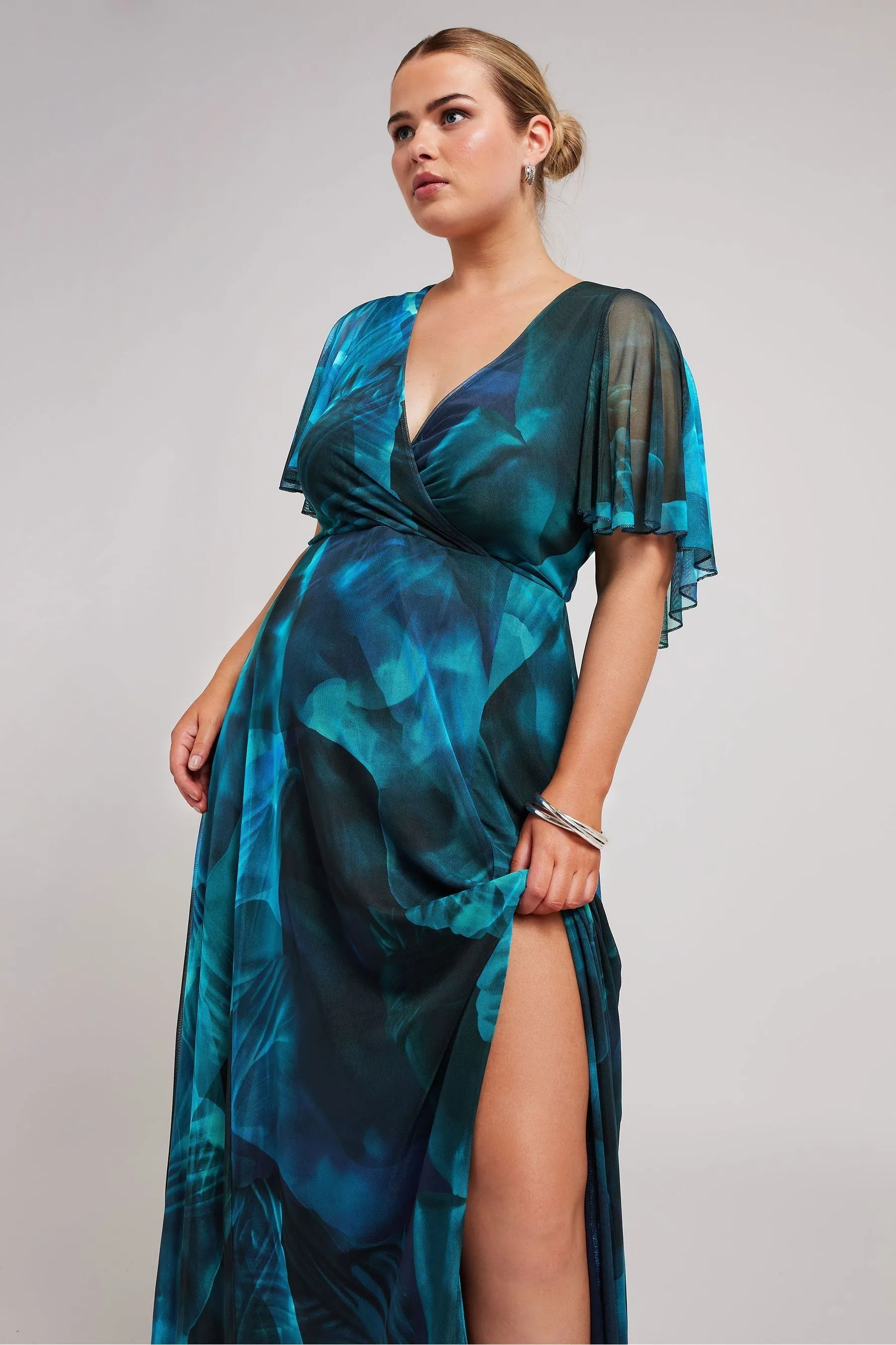 Yours Curve London - Abito maxi a portafoglio astratto